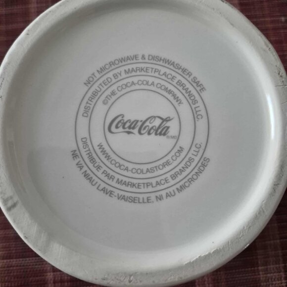 Vintage Coca Cola Christmas Winter Large coffee 20 Oz. Mugs. Set of two. - Picture 7 of 8